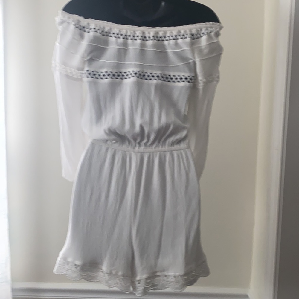 Charlotte Russe white romper Size XS. - Picture 7 of 12